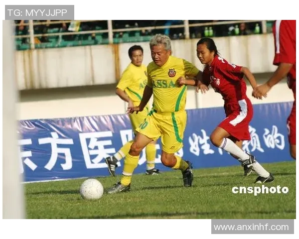 足球明星挑战榴莲美食大作战引发热议视频曝光网友纷纷围观评论精彩不断